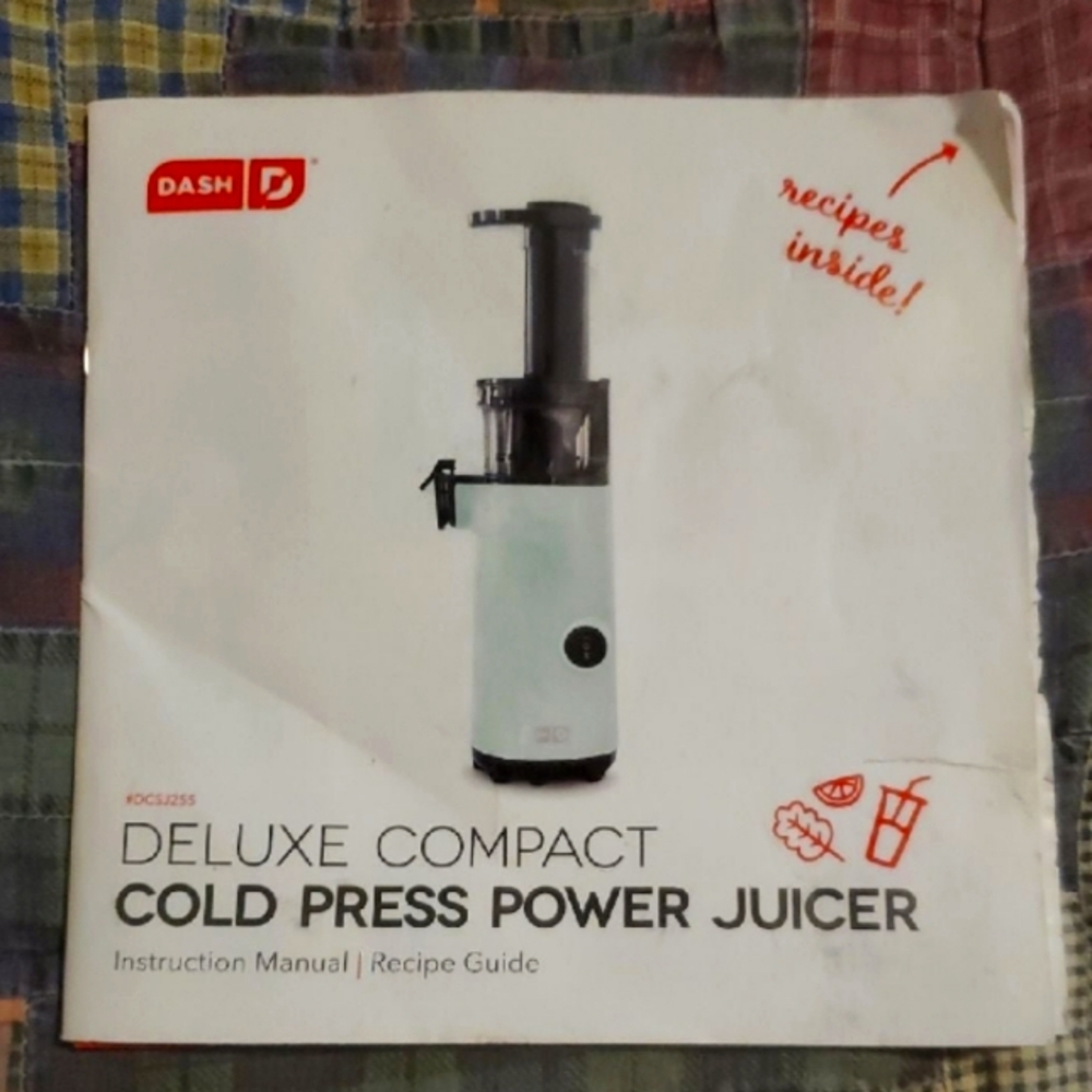 Dash DeLuxe Compact Cold Press juicer